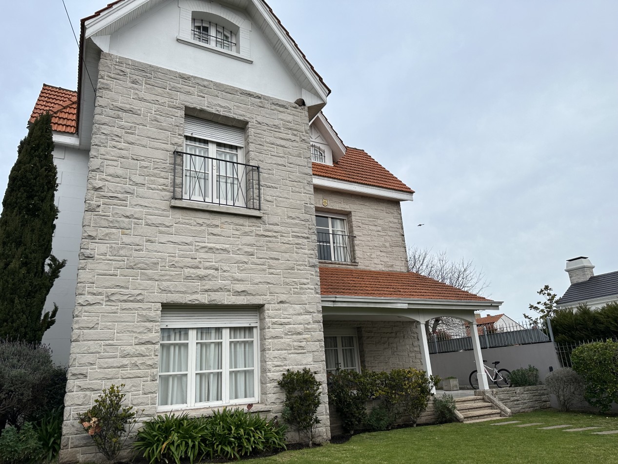 Casa en Alquiler en Barrio Los Troncos