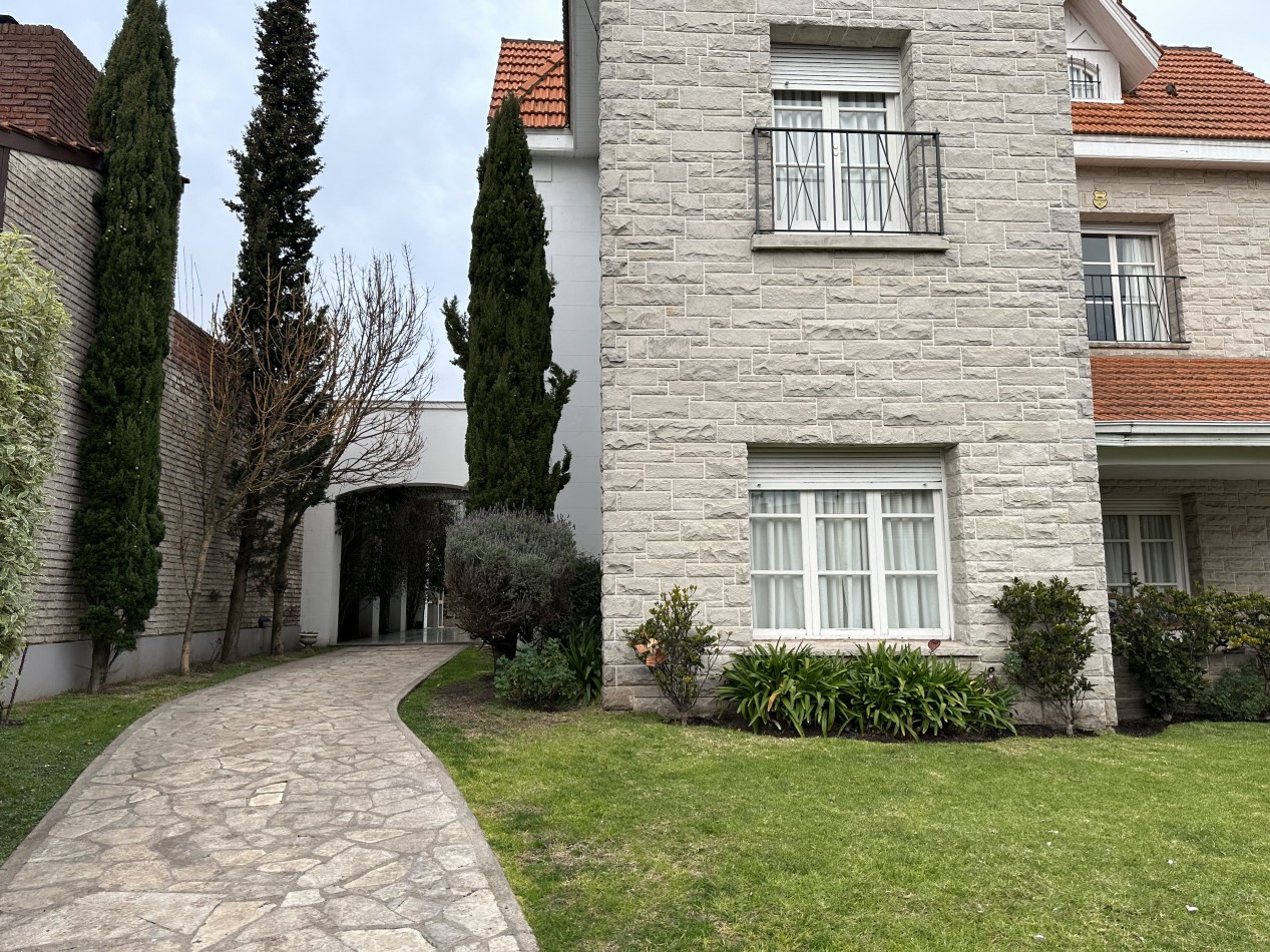 Casa en Alquiler en Barrio Los Troncos