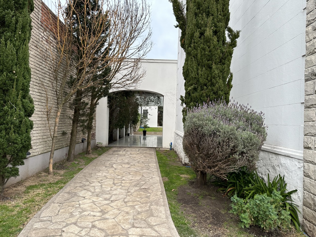 Casa en Alquiler en Barrio Los Troncos