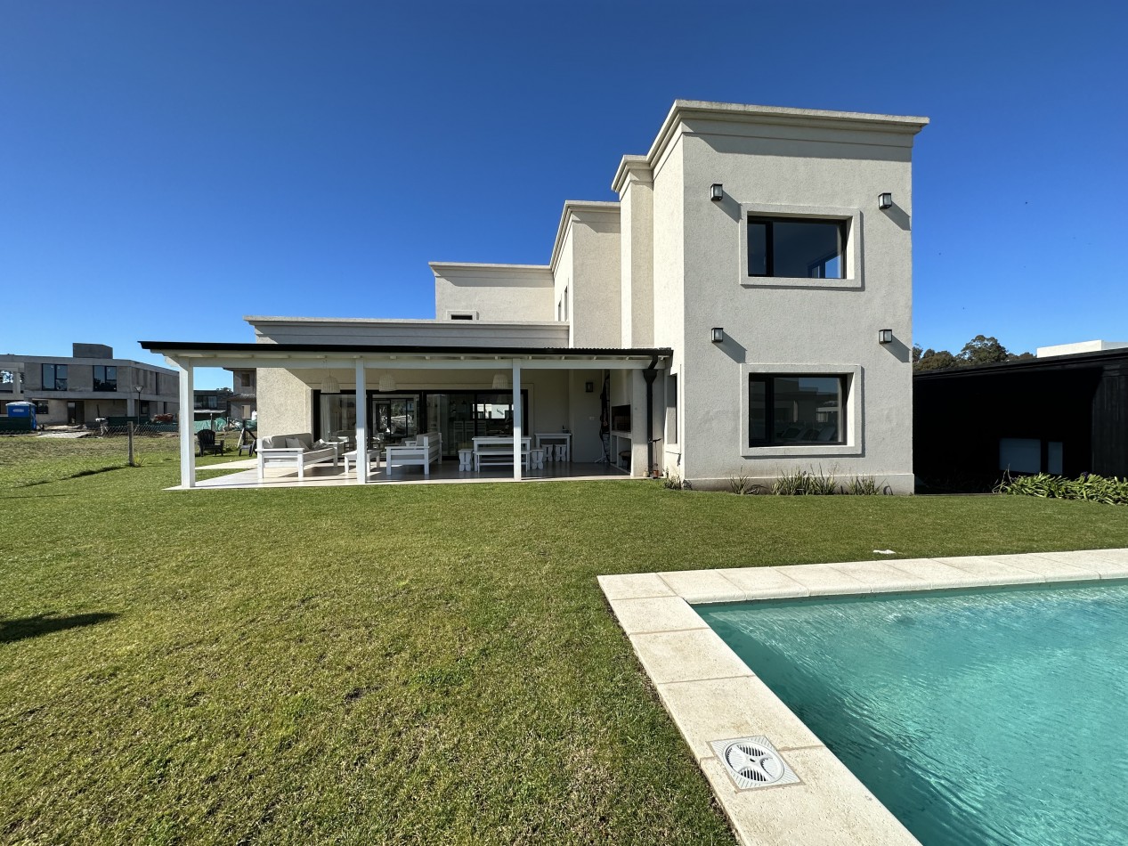 Moderna casa en alquiler temporal