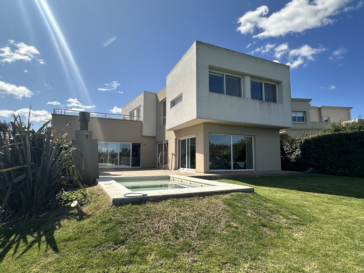 Casa en alquiler temporario en barrio Arenas del Sur