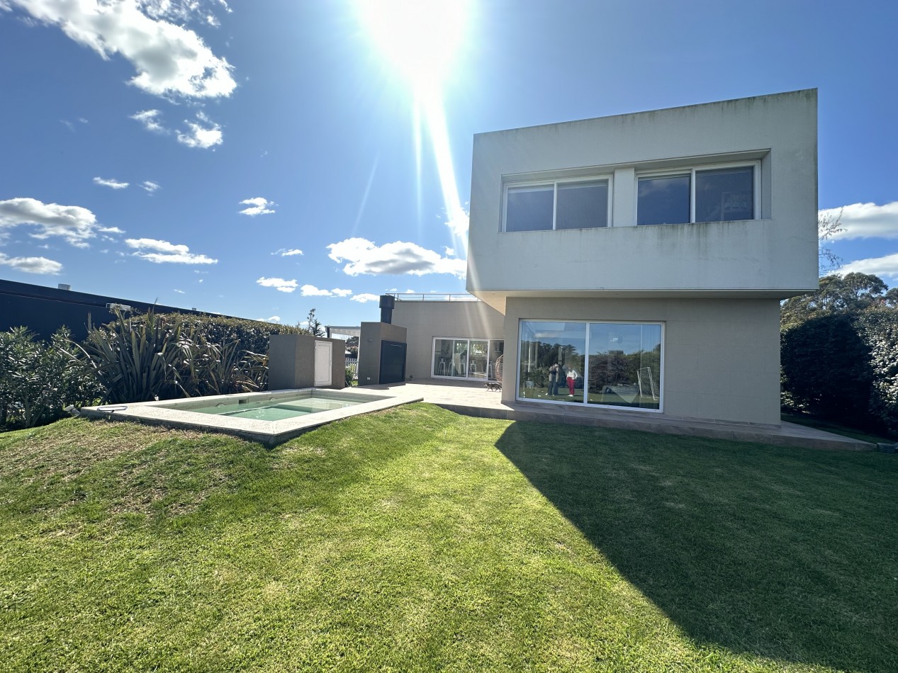 Casa en alquiler temporario en barrio Arenas del Sur