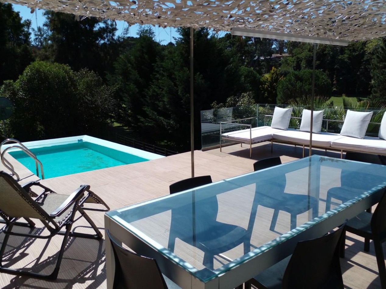 Casa con piscina en venta en Sierra de los Padres