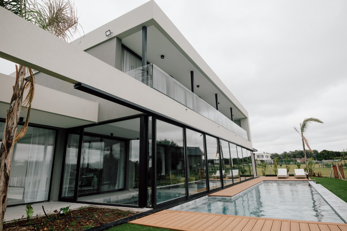 Moderna casa en barrio privado Casonas del Haras