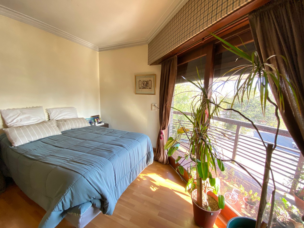 Departamento con local en venta zona Chauvin