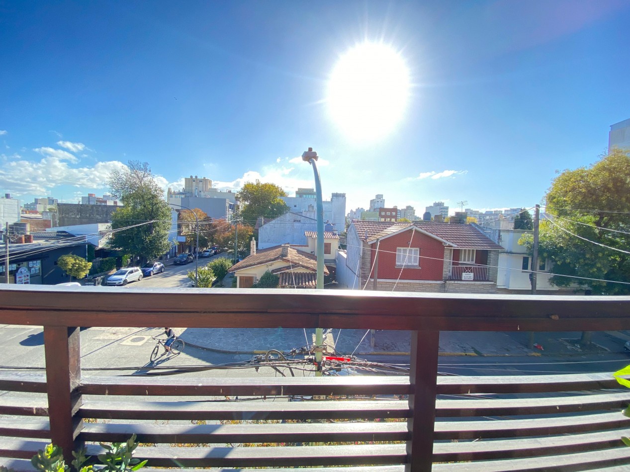 Departamento con local en venta zona Chauvin