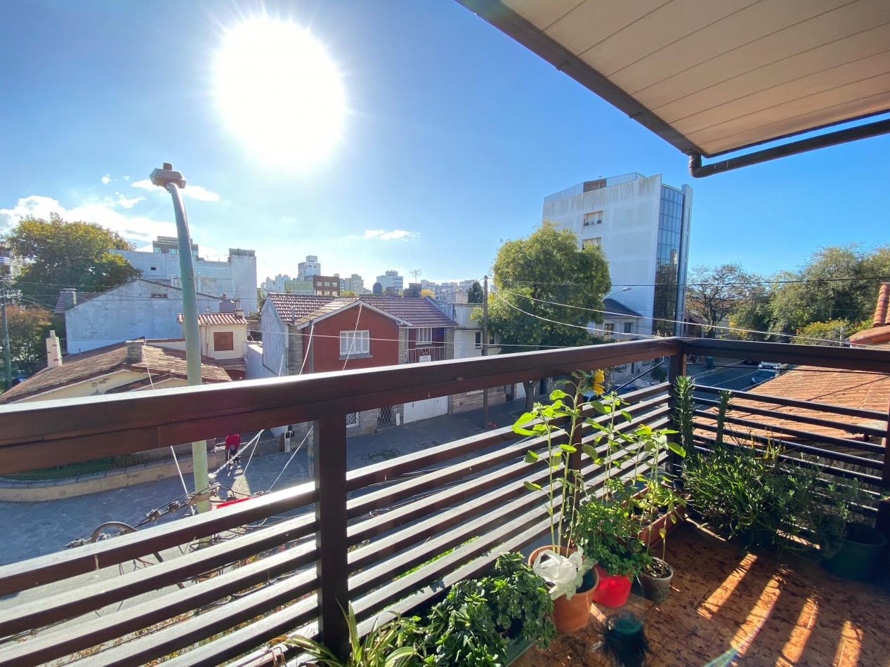 Departamento con local en venta zona Chauvin