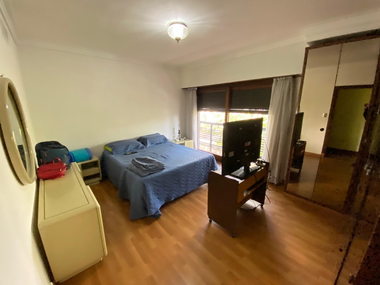 Departamento con local en venta zona Chauvin