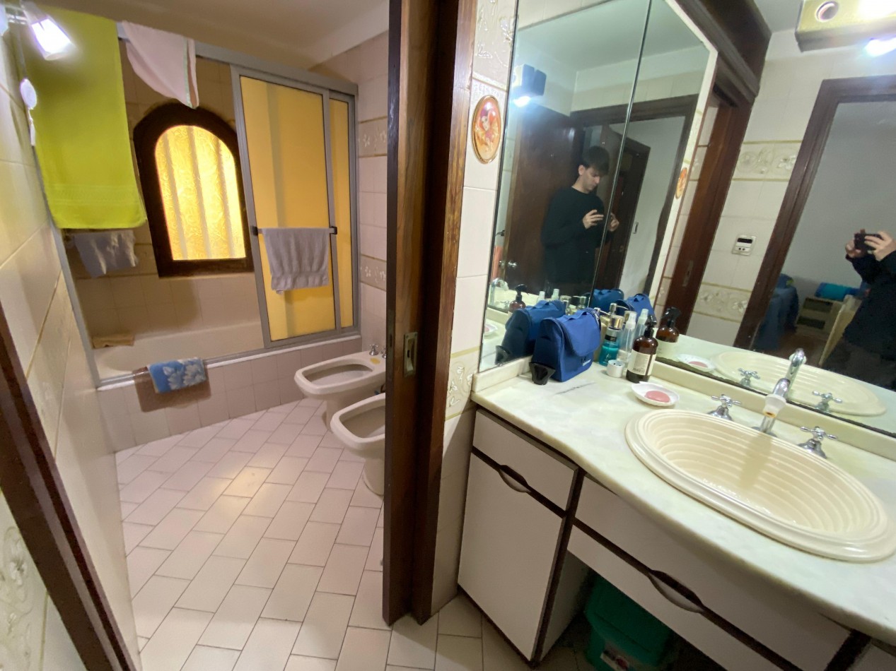Departamento con local en venta zona Chauvin