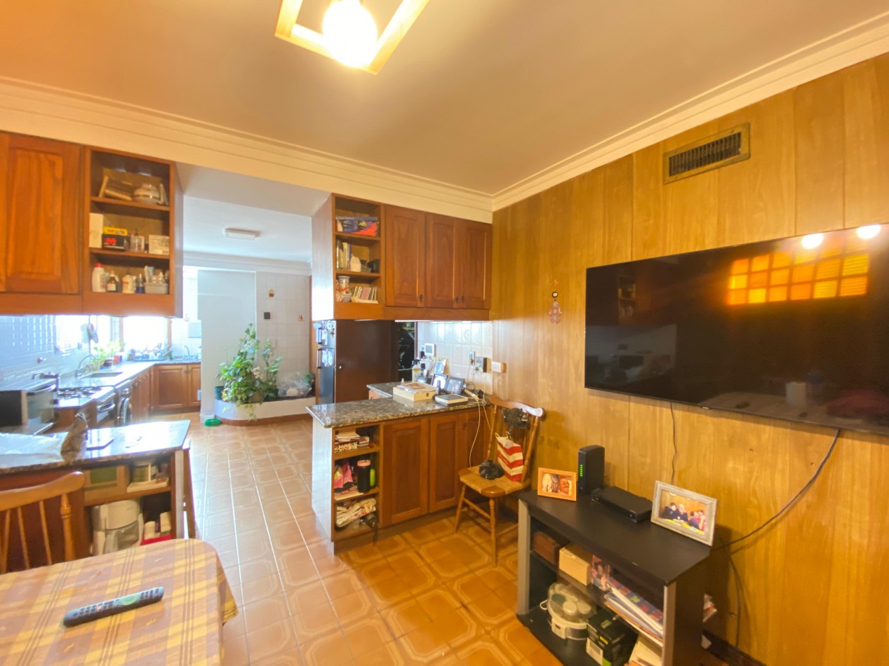 Departamento con local en venta zona Chauvin