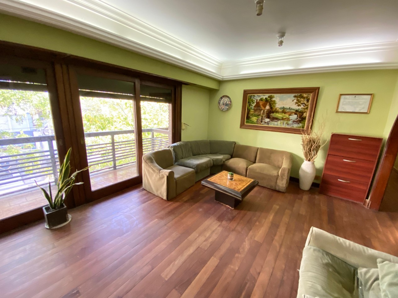 Departamento con local en venta zona Chauvin