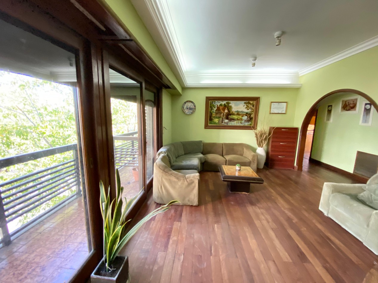 Departamento con local en venta zona Chauvin