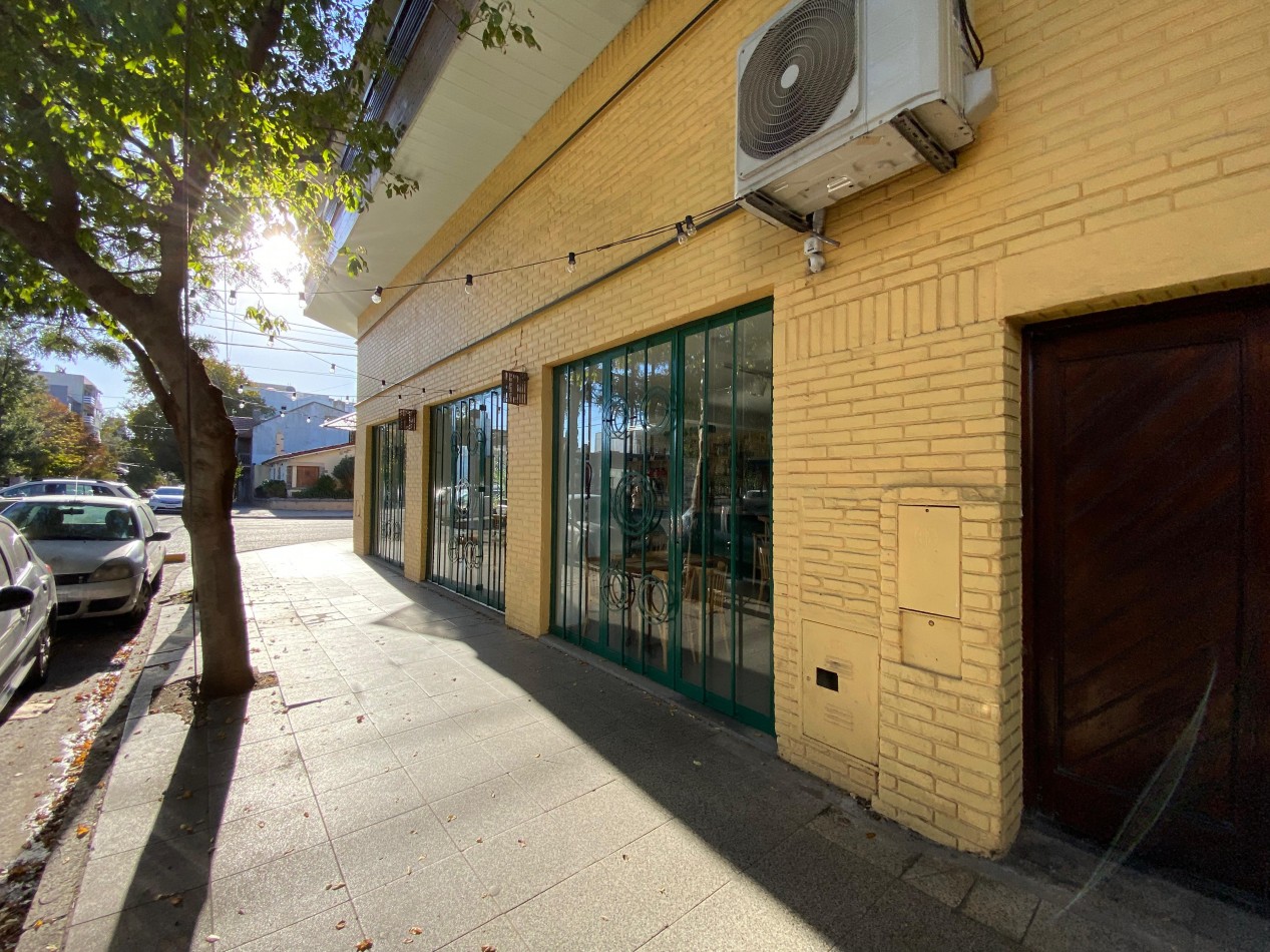 Departamento con local en venta zona Chauvin