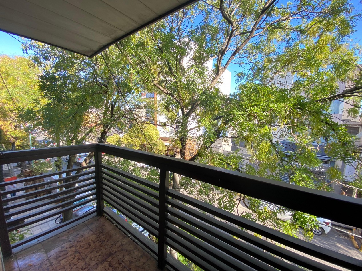 Departamento con local en venta zona Chauvin
