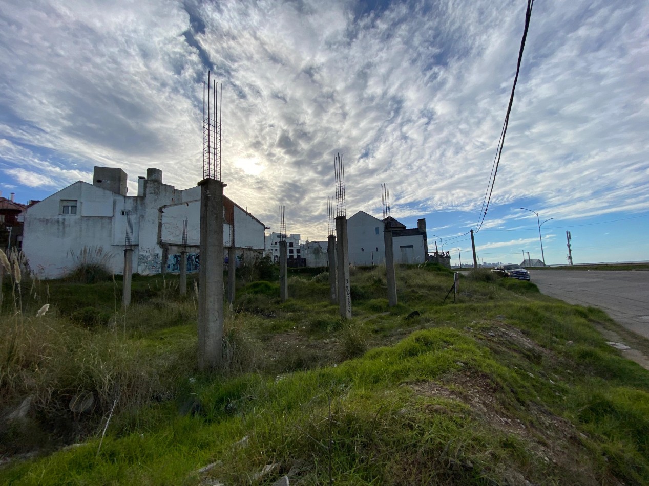 Lote en venta frente a la playa