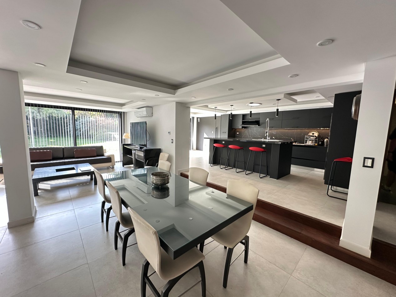 Increible Casa en Barrio Parque Luro