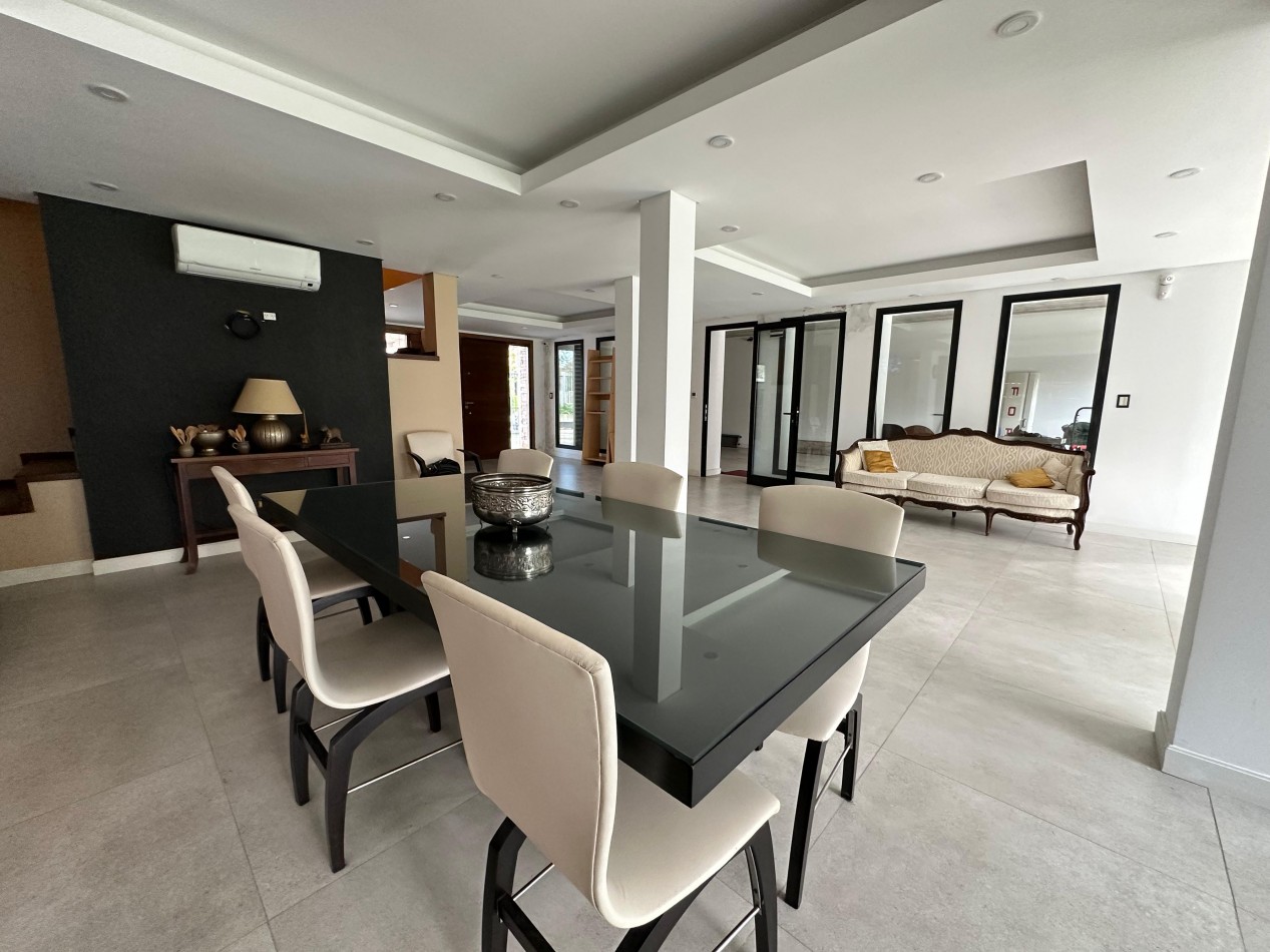 Increible Casa en Barrio Parque Luro