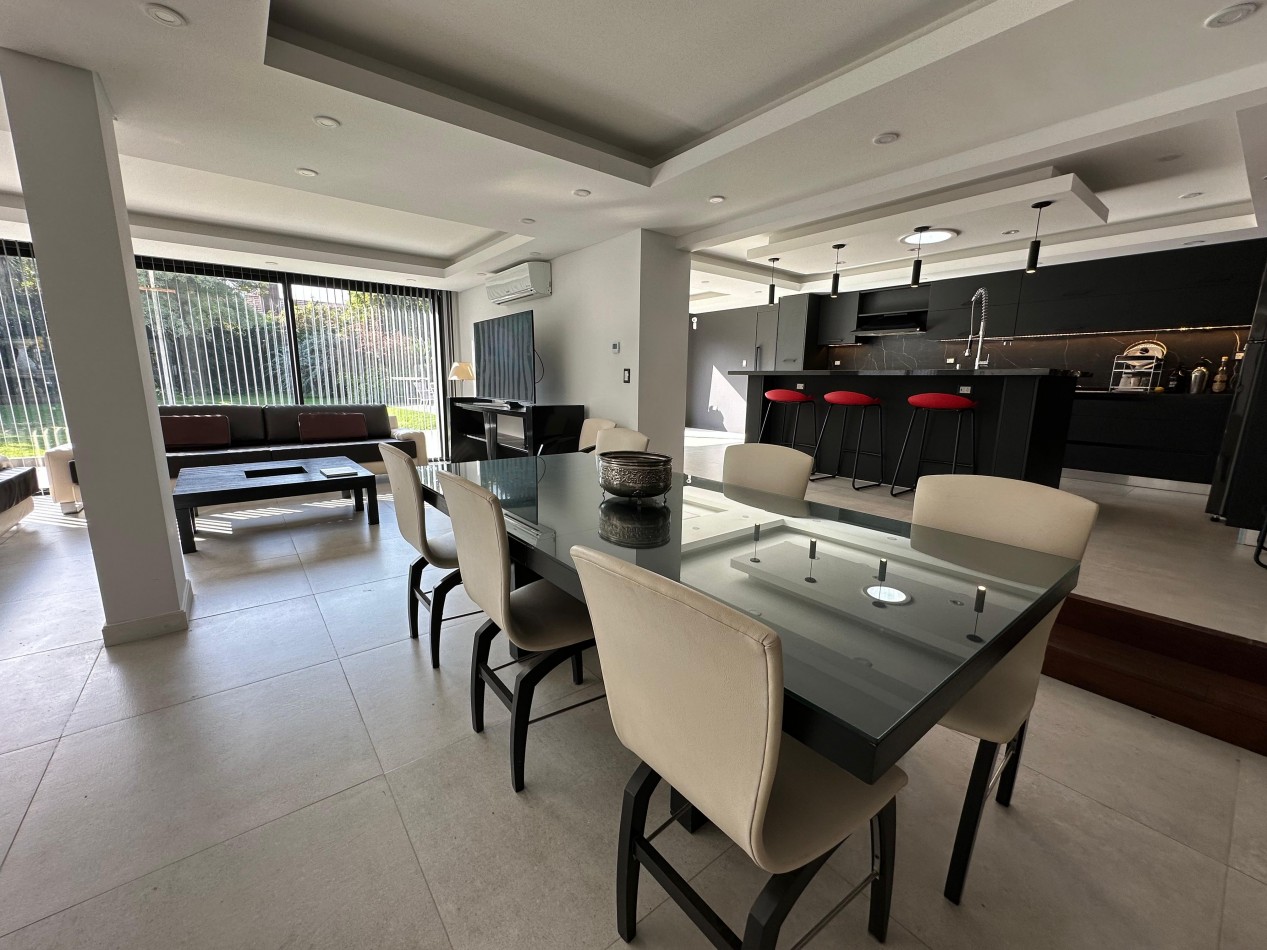 Increible Casa en Barrio Parque Luro