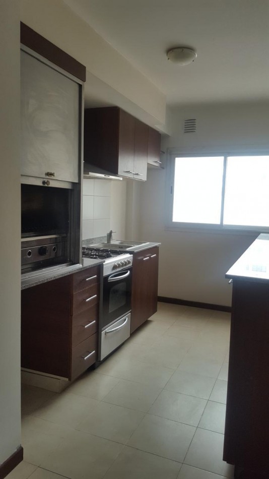 Departamento de 3 ambientes zona Plaza Mitre