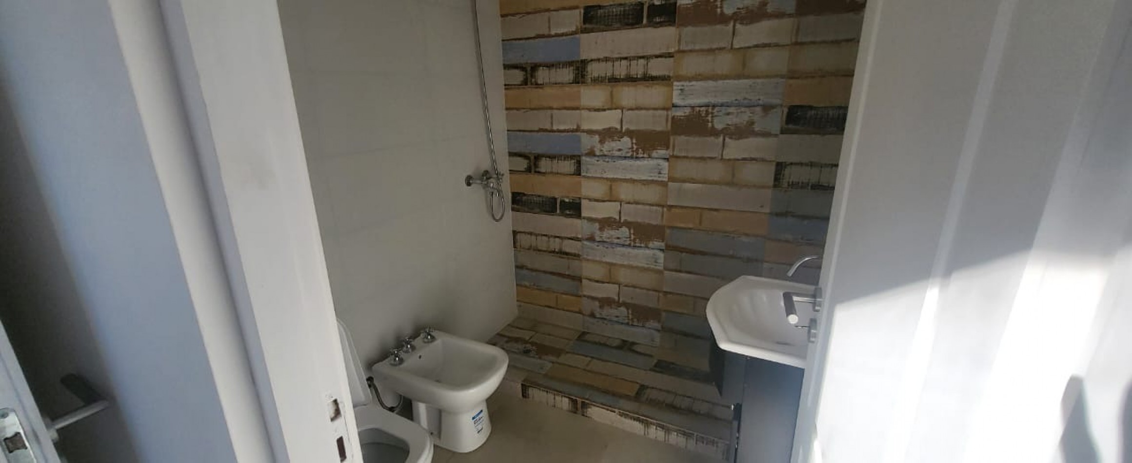 Moderna casa a estrenar en Tierras del Mar.