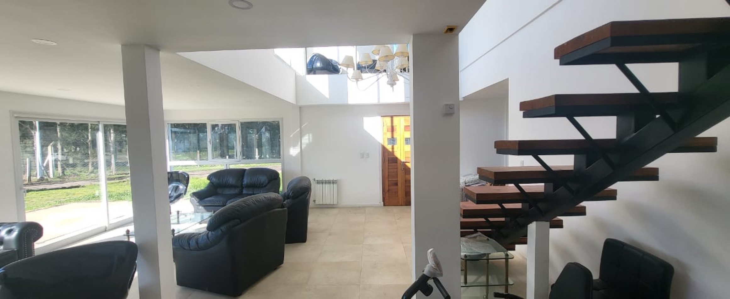 Moderna casa a estrenar en Tierras del Mar.