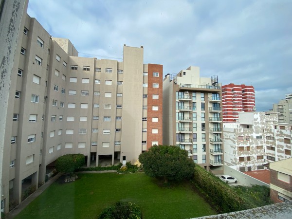 Departamento de 4 ambientes en venta Playa Grande