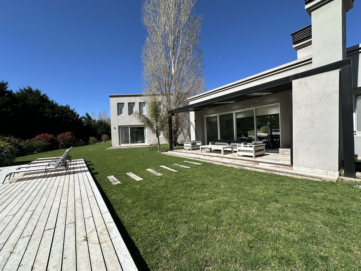 Casa en Venta Barrio Privado Rumenco