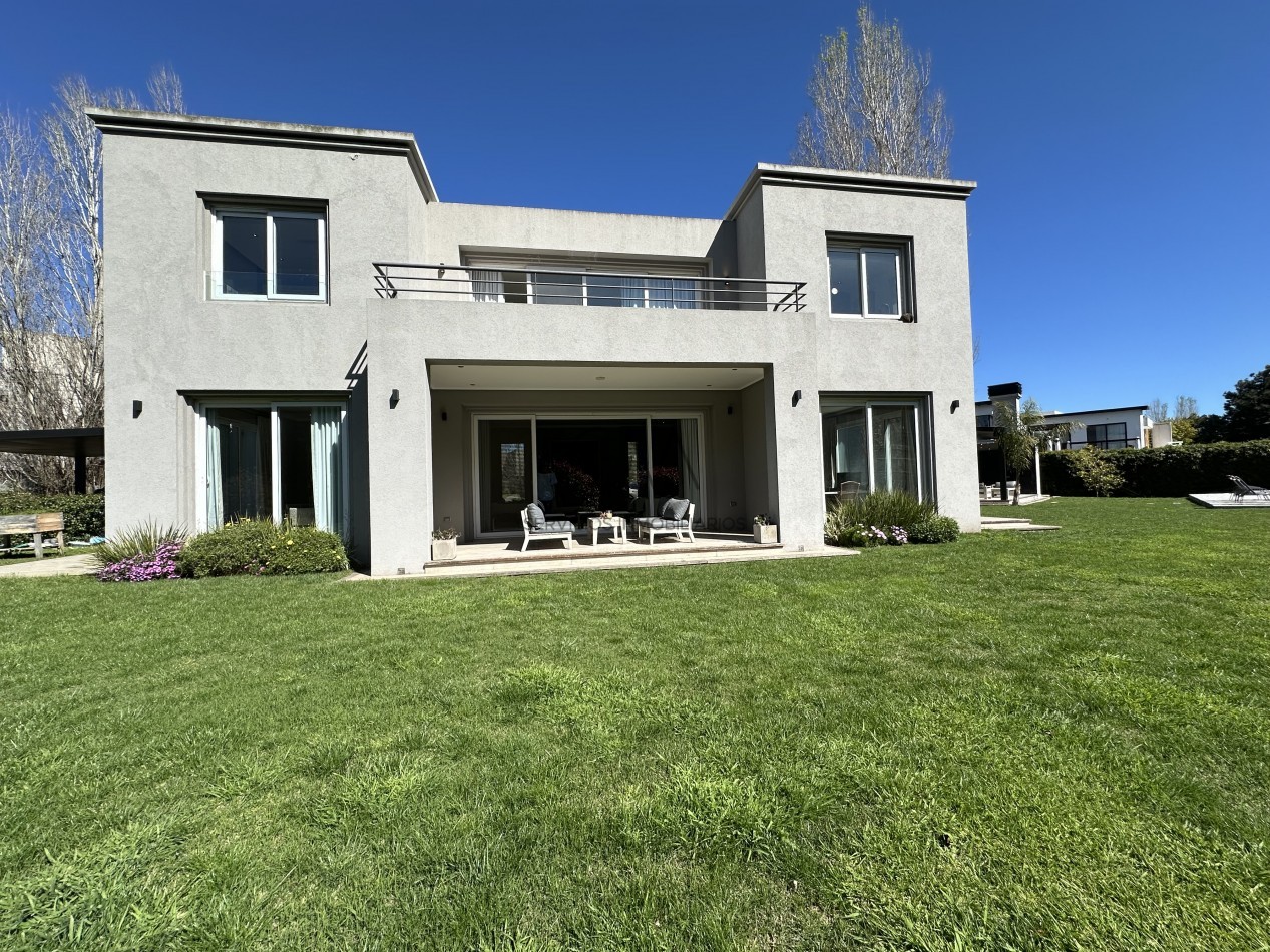 Casa en Venta Barrio Privado Rumenco