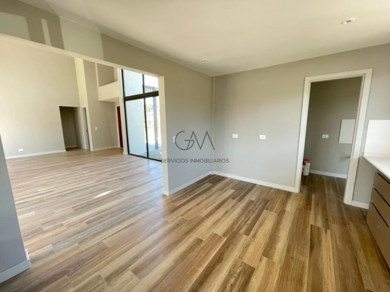 Casa en Alquiler Rumenco Joven