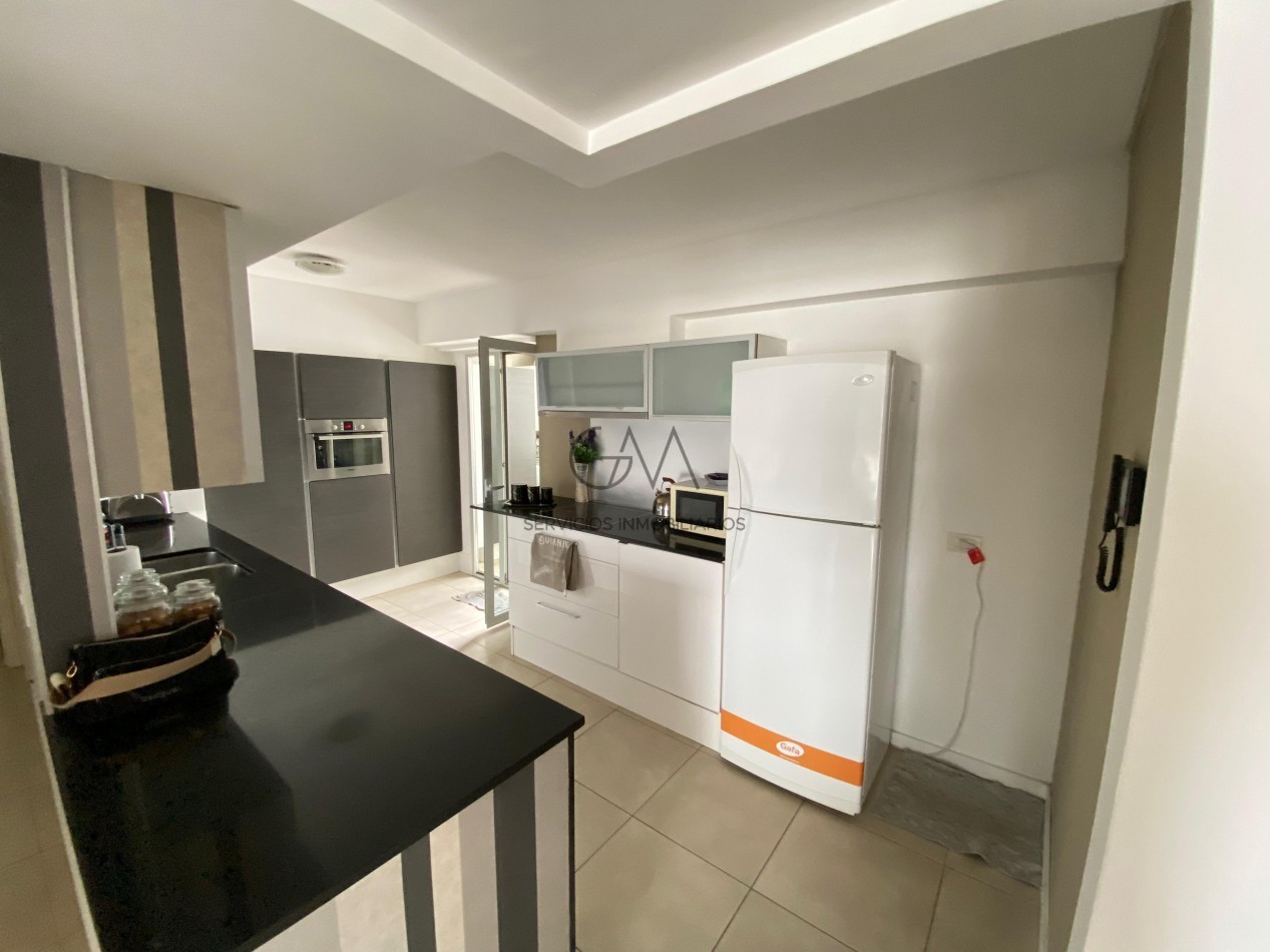 Semi-Piso de 4 ambientes con vista al mar