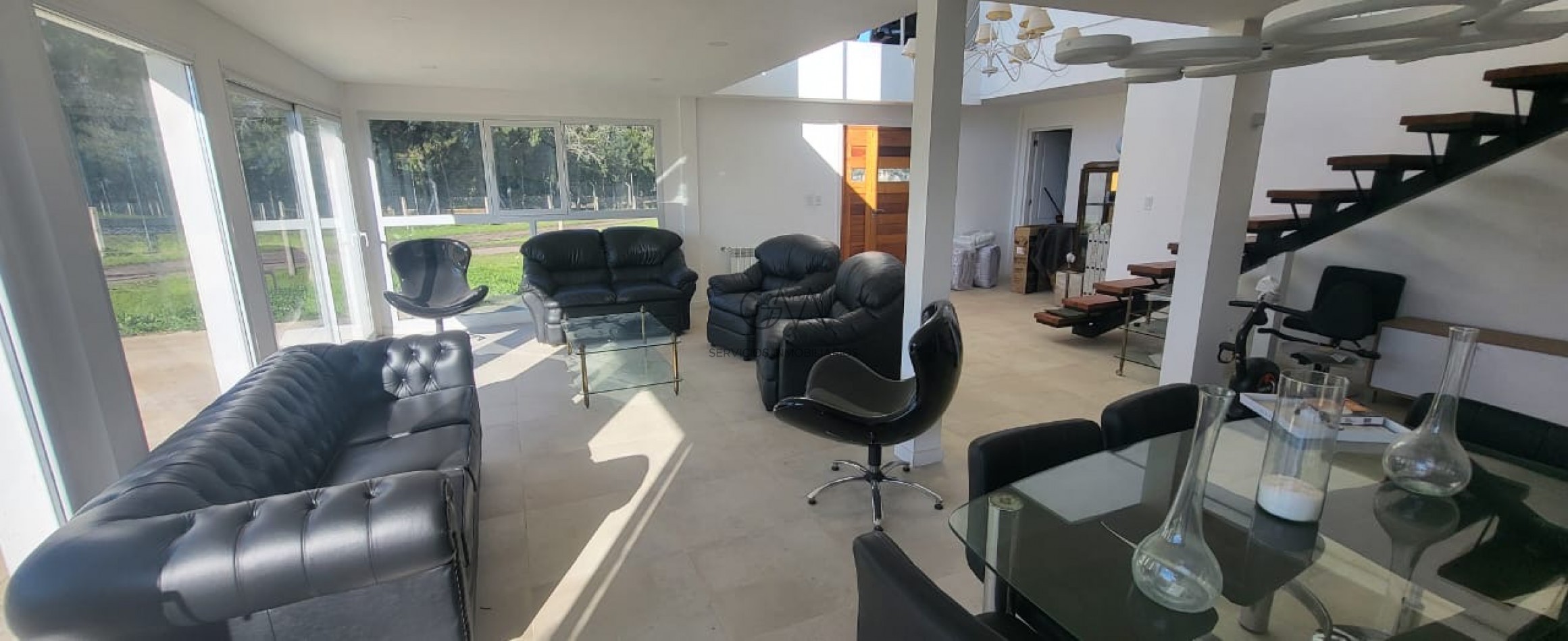 Moderna casa a estrenar en Tierras del Mar.