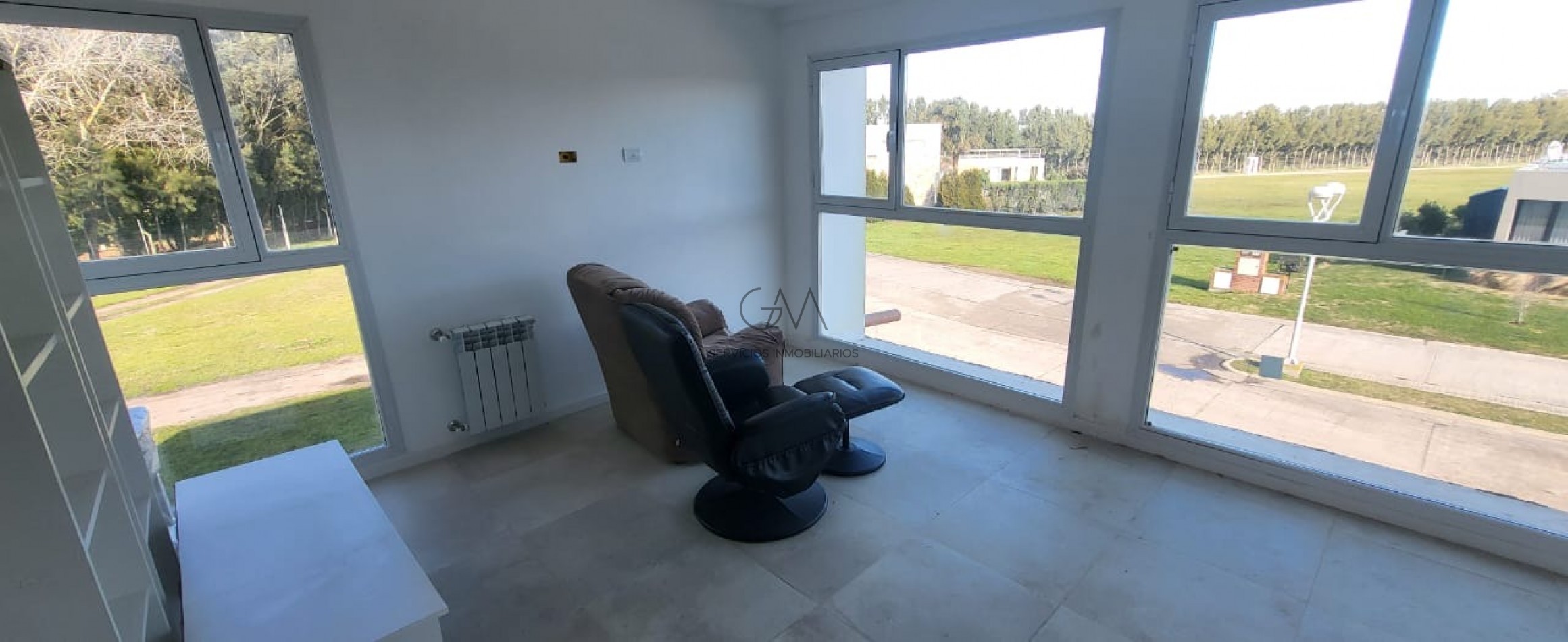 Moderna casa a estrenar en Tierras del Mar.