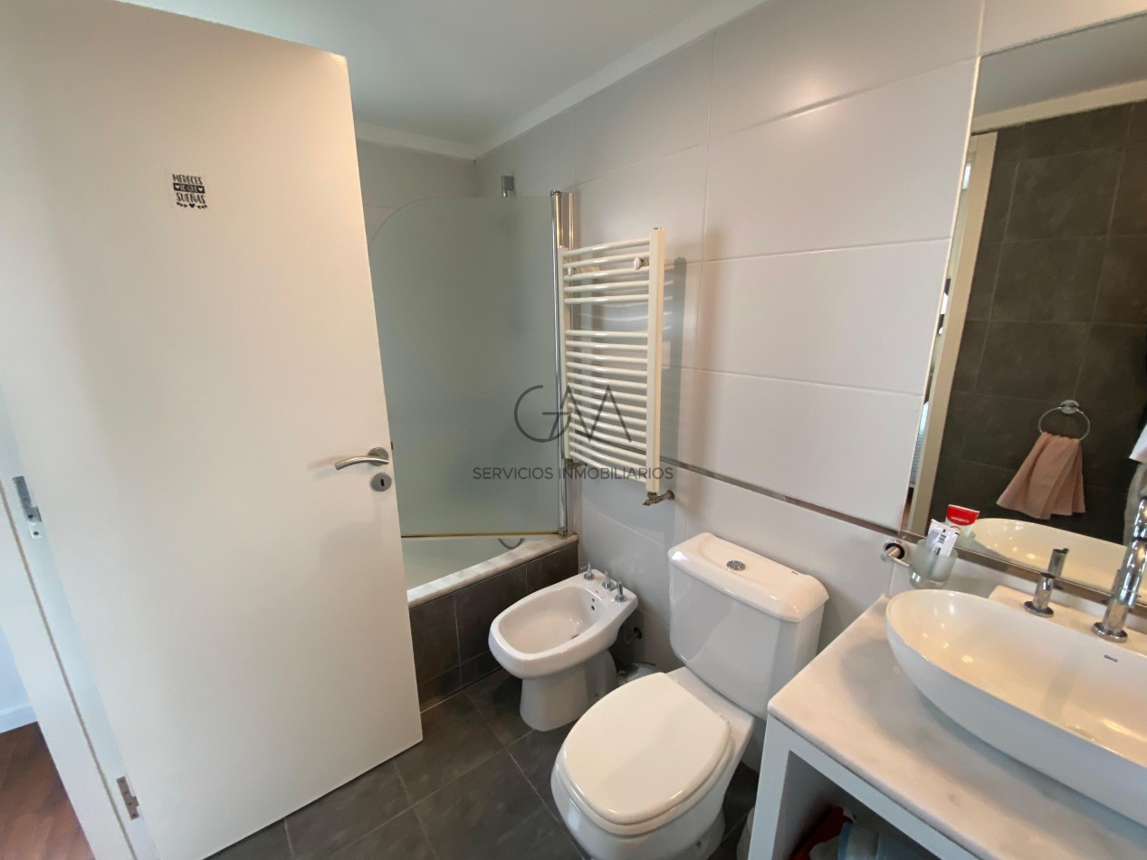 Semi-Piso de 4 ambientes con vista al mar