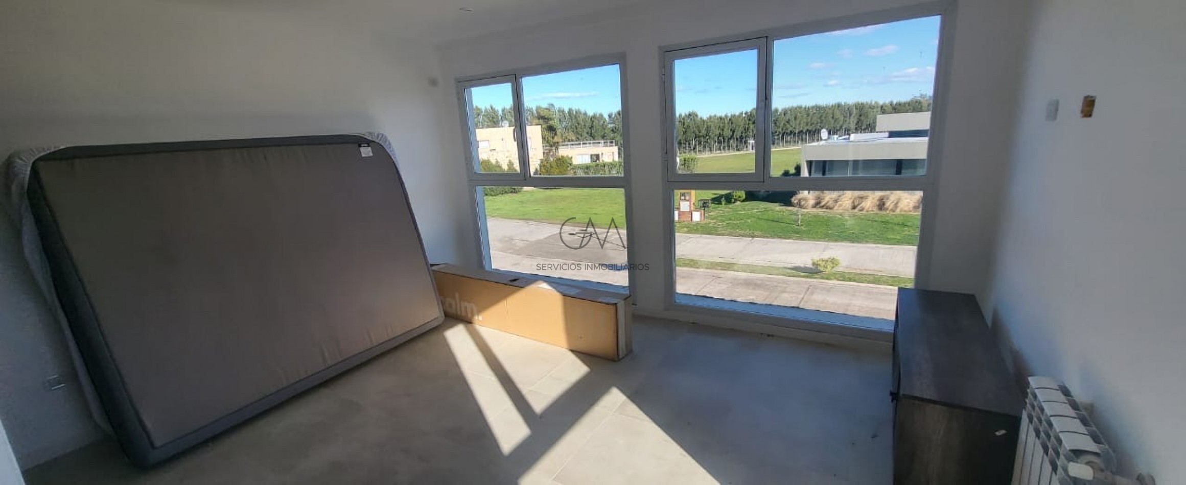 Moderna casa a estrenar en Tierras del Mar.