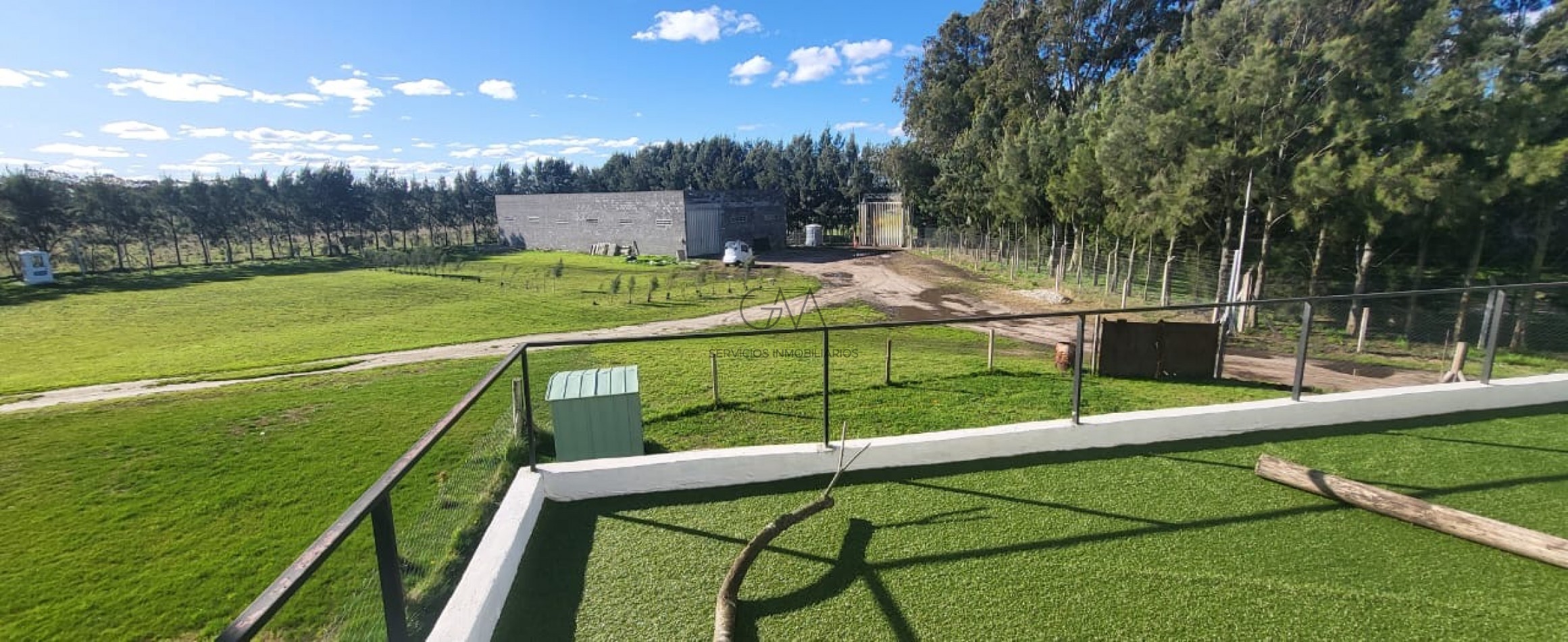 Moderna casa a estrenar en Tierras del Mar.