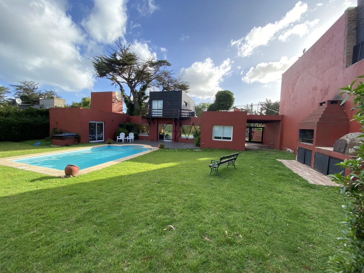 Casa en barrio Acantilados