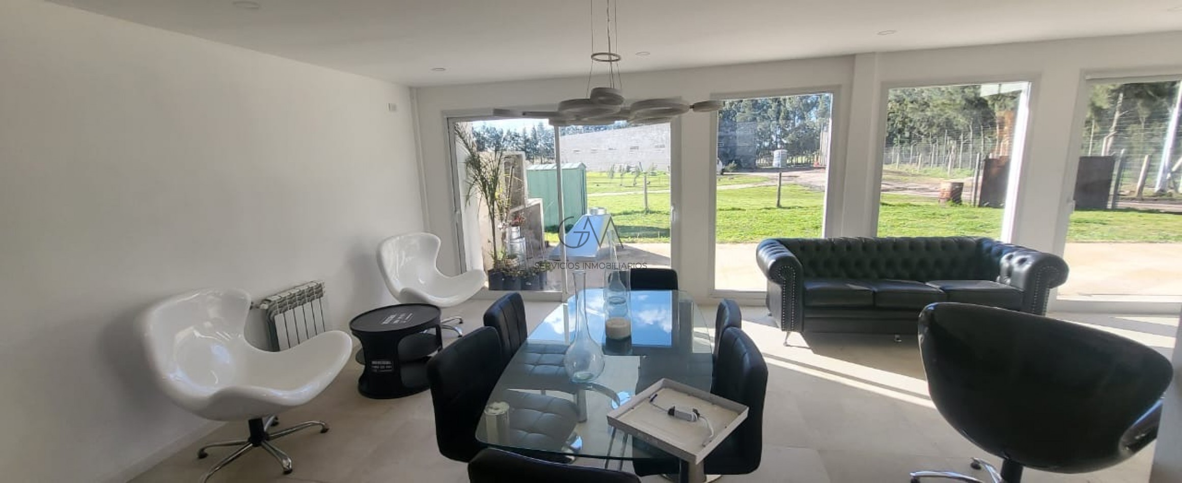 Moderna casa a estrenar en Tierras del Mar.