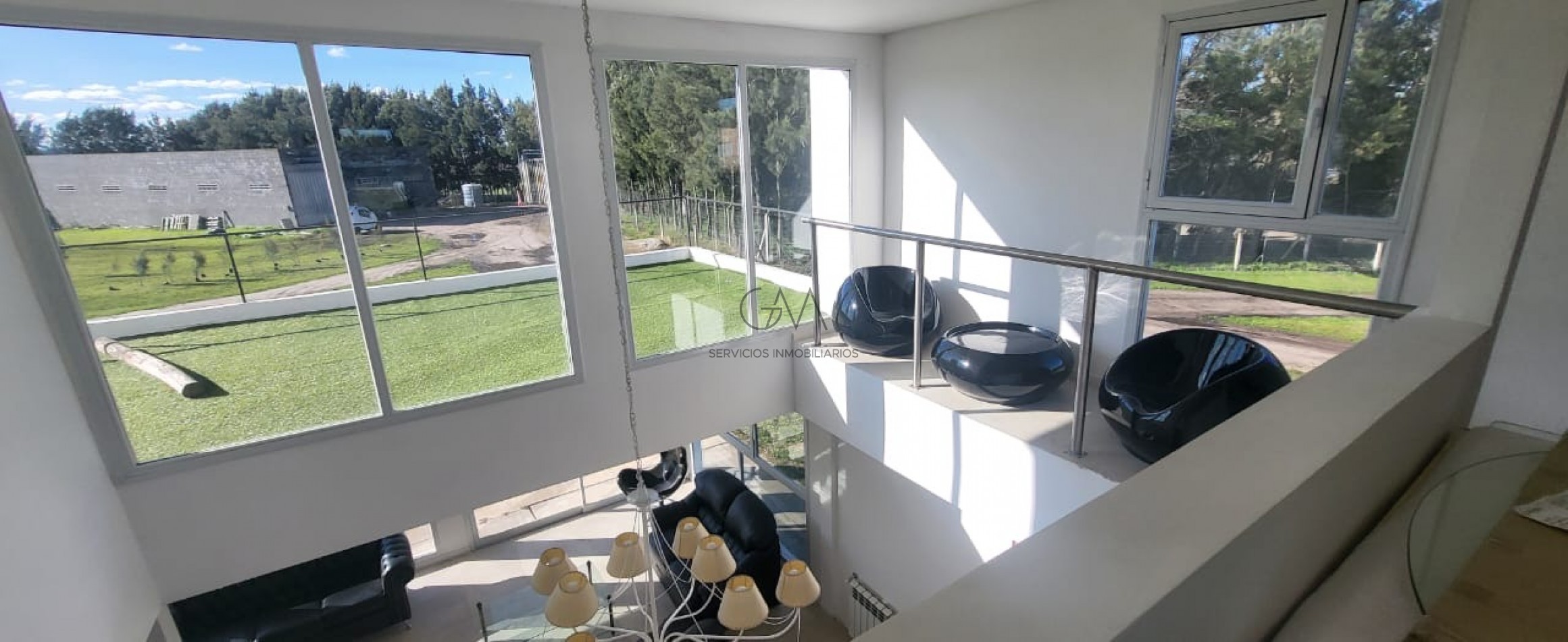 Moderna casa a estrenar en Tierras del Mar.