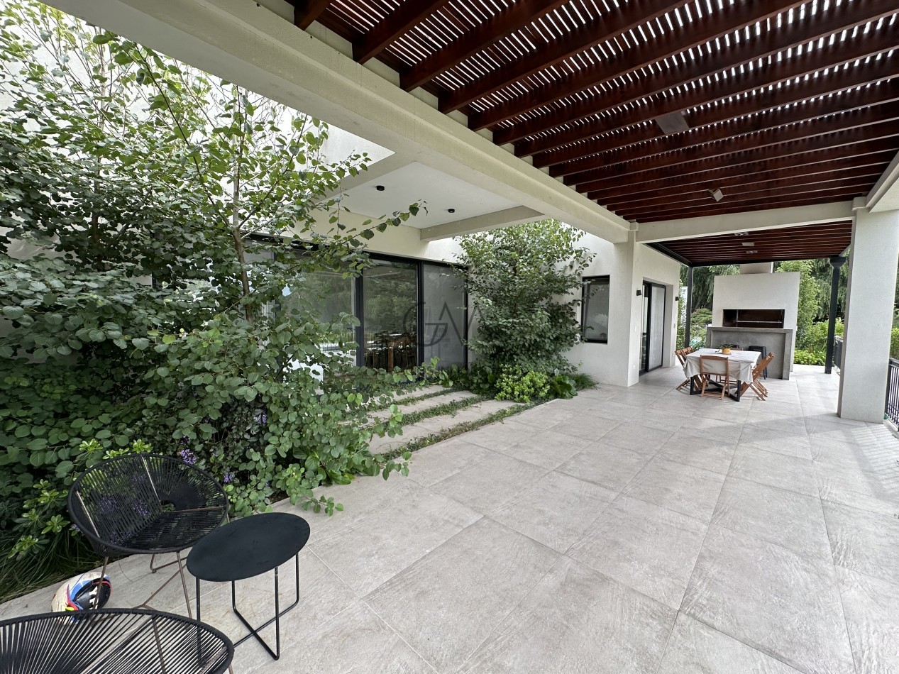 Casa de 5 ambientes en alquiler temporal