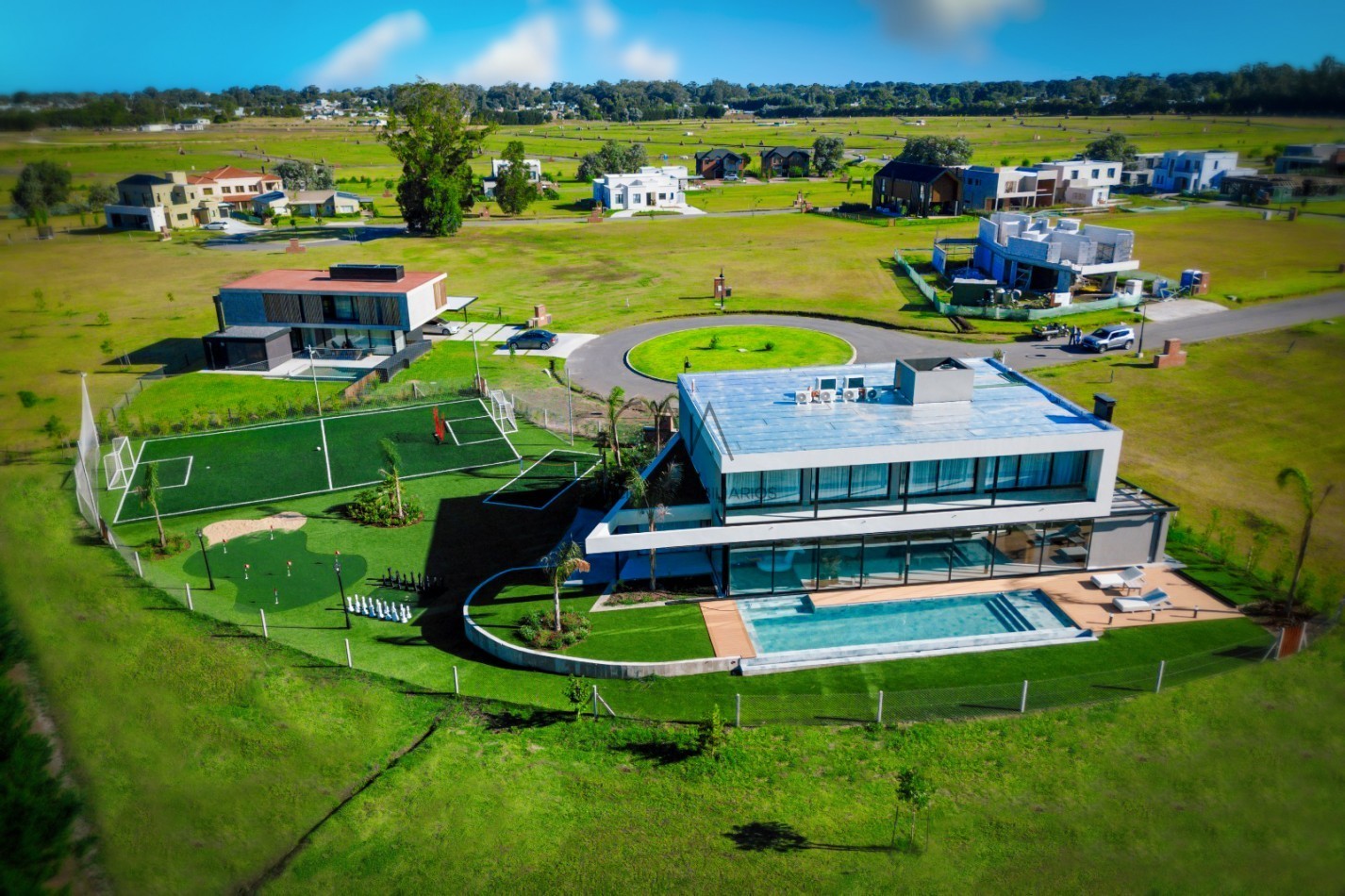 Moderna casa en barrio privado Casonas del Haras