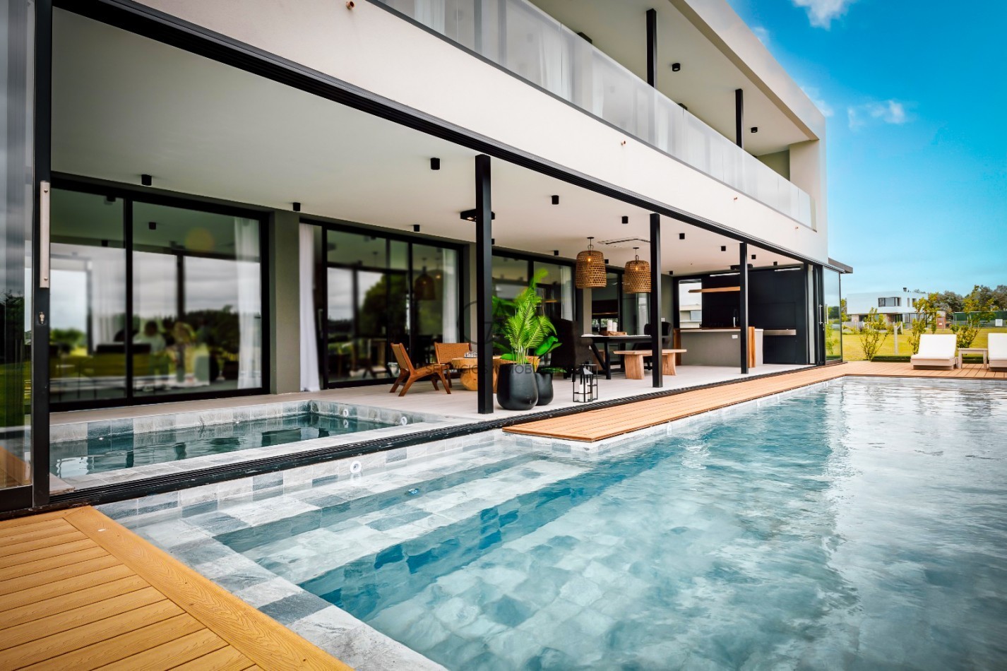 Moderna casa en barrio privado Casonas del Haras