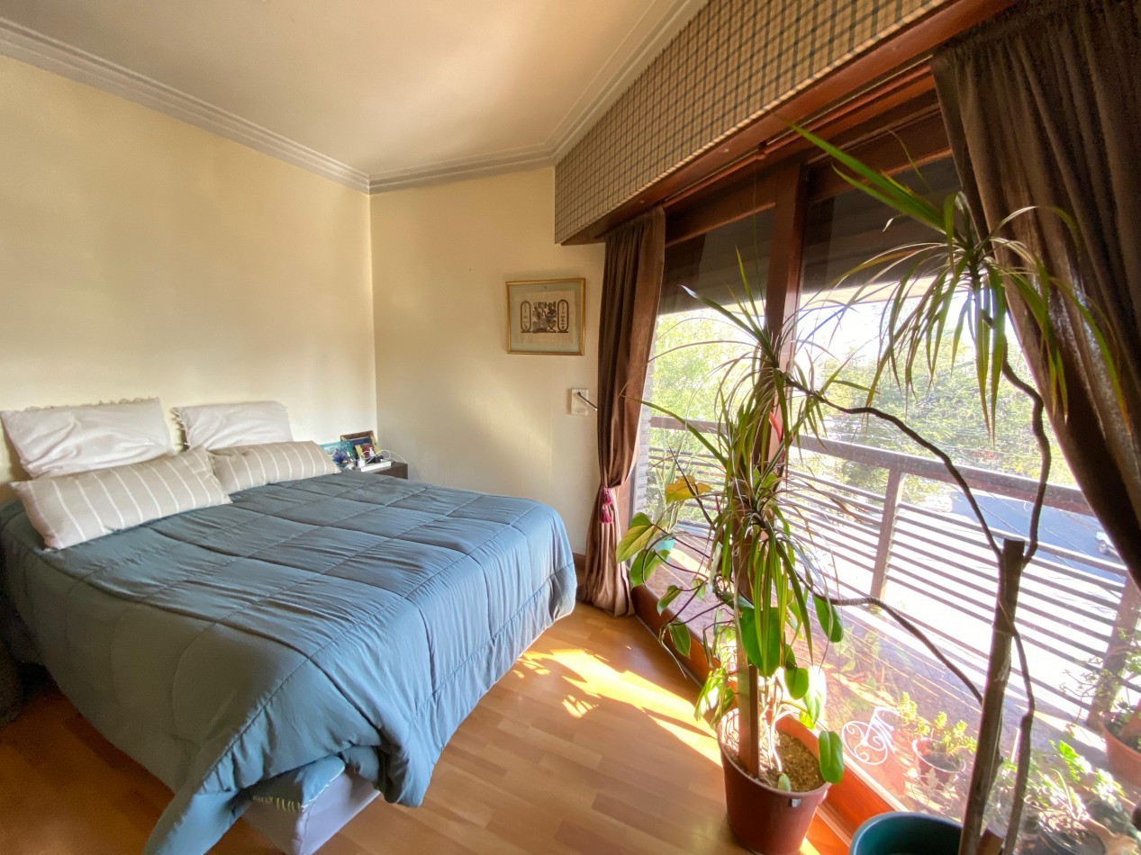 Departamento con local en venta zona Chauvin
