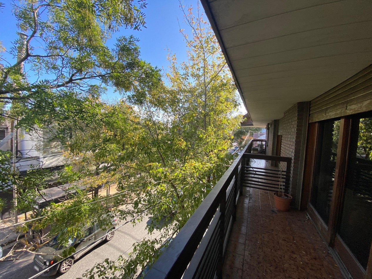 Departamento con local en venta zona Chauvin