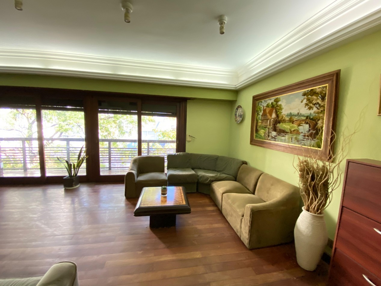 Departamento con local en venta zona Chauvin