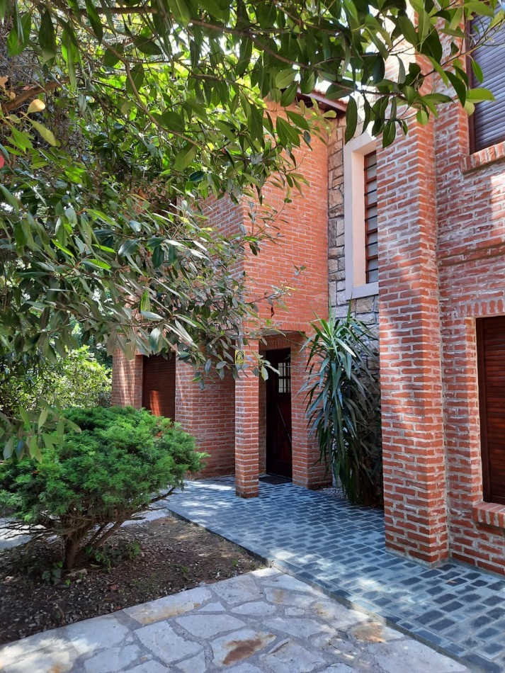Casa en alquiler temporario en el Bosque.
