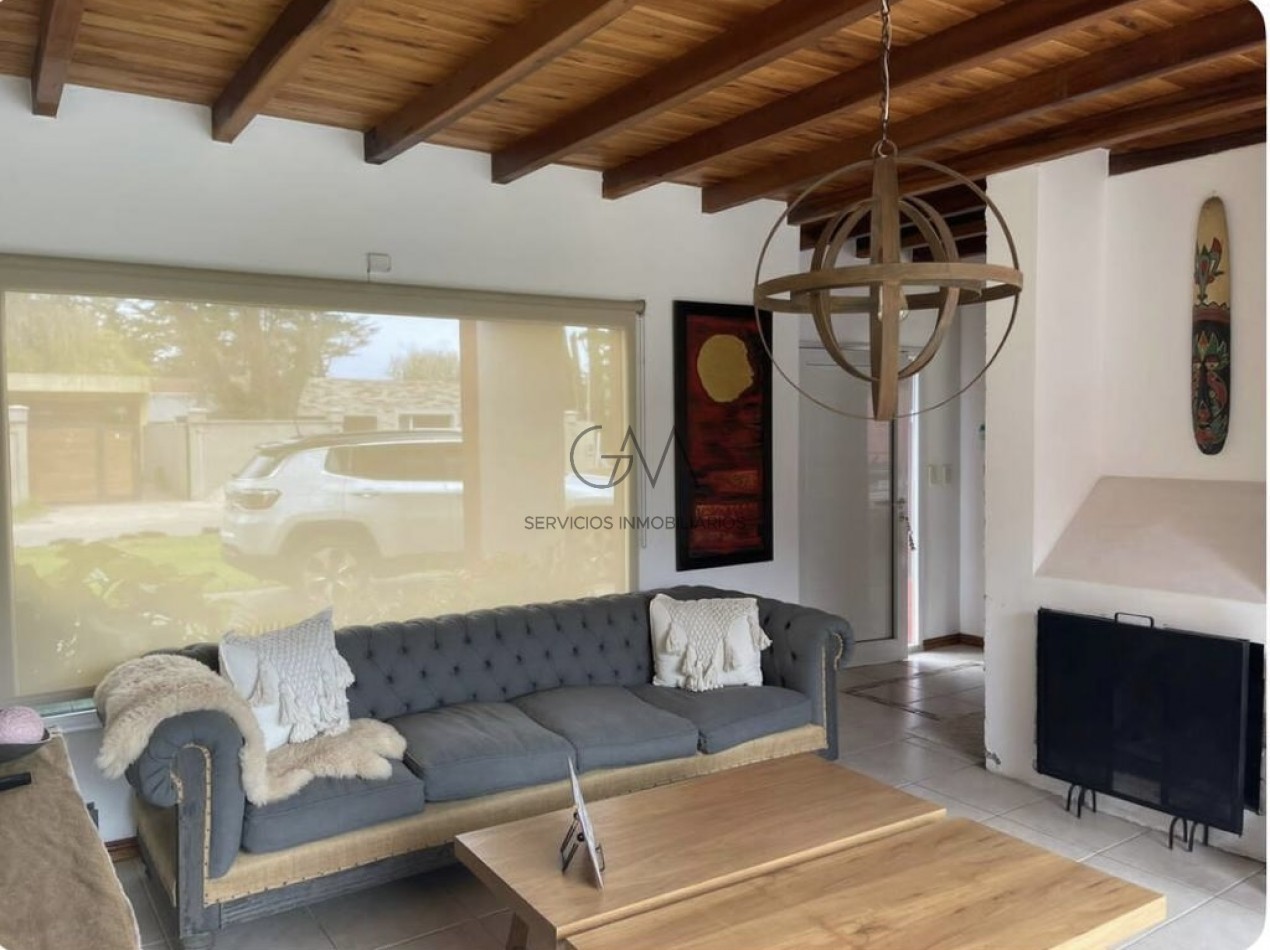 Casa en barrio Acantilados