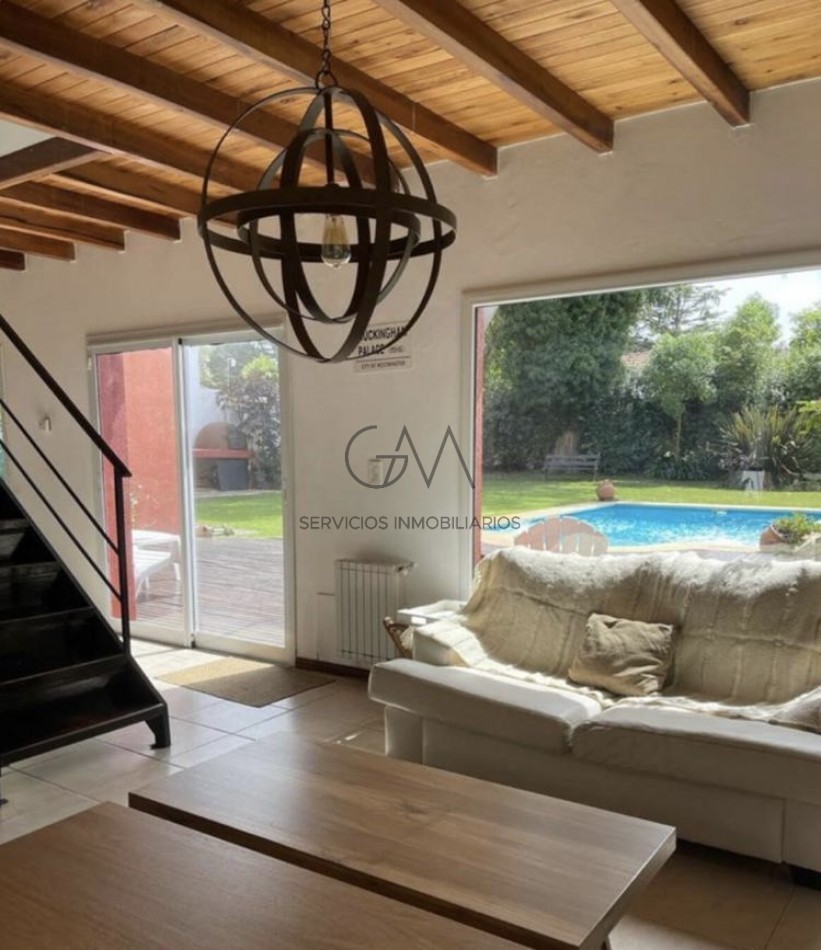 Casa en barrio Acantilados