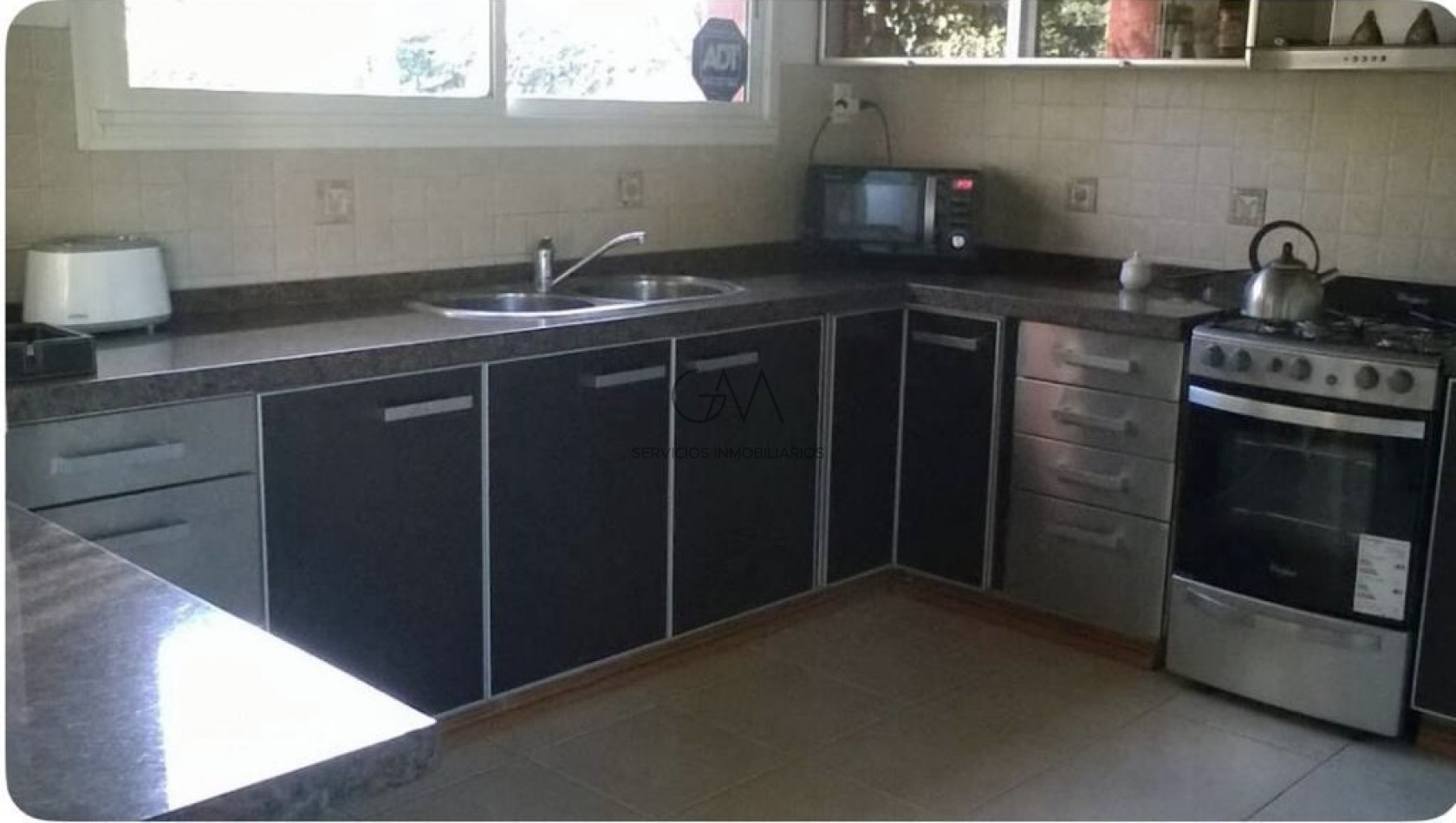 Casa en barrio Acantilados