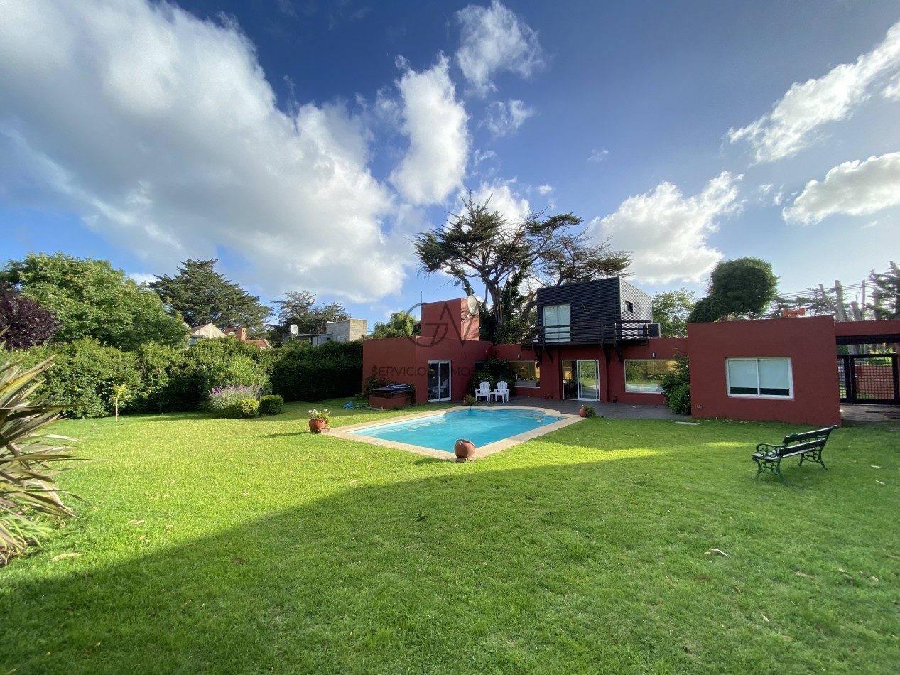 Casa en barrio Acantilados