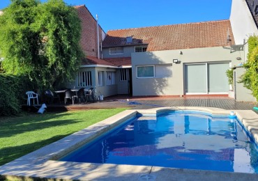 Casa de 4 ambientes con piscina
